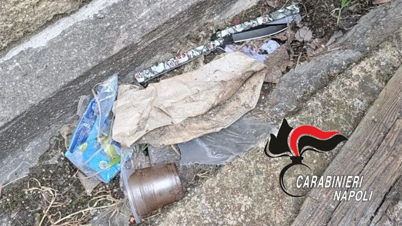 Accoltellato a scuola a Scampia: 14enne ferito, denunciati due minorenni