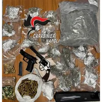 Armi e droga nascoste in un palazzo: maxi sequestro dei carabinieri a Boscoreale