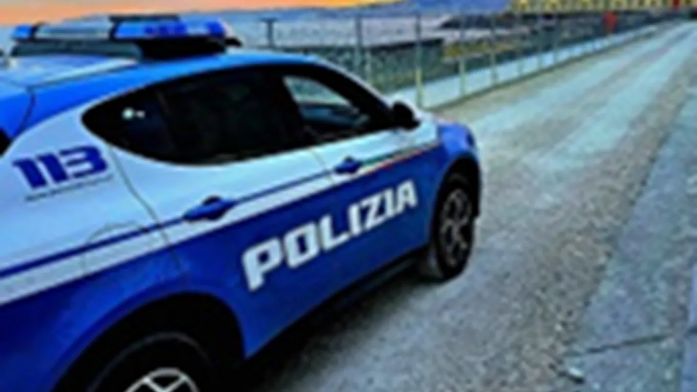 Portici: non si ferma all'alt e aggredisce gli agenti: 37enne tratto in arresto