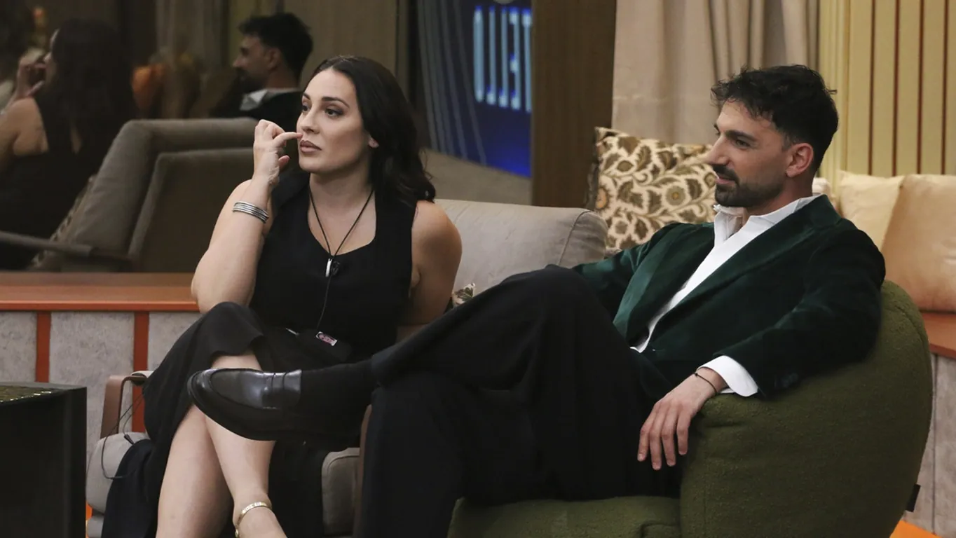 GF Vip, Francesca Manzini “cotta” di Raimondo Todaro? Lacrime e confessioni: gli inquilini non hanno dubbi