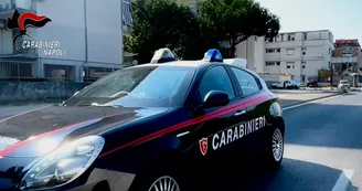 Giugliano, ubriaco distrugge sala dell'hotel e poi fugge: arrestato 26enne