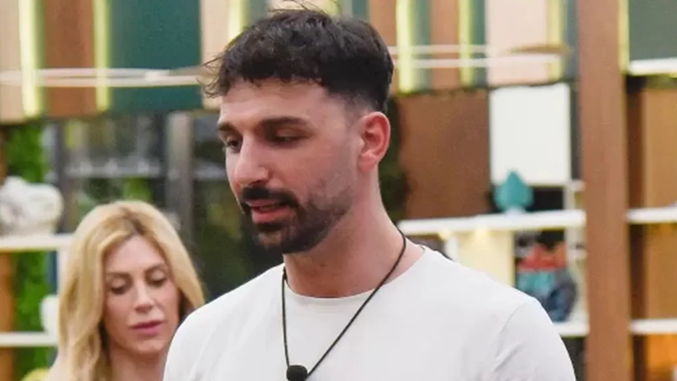 GF Vip, chi è la fidanzata 'top secret' di Raimondo Todaro: il nome e la foto dei due insieme