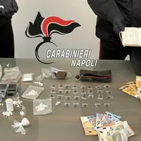 Castellammare, droga nascosta sotto il materasso: fiuto del cane Thelma incastra un'intera famiglia