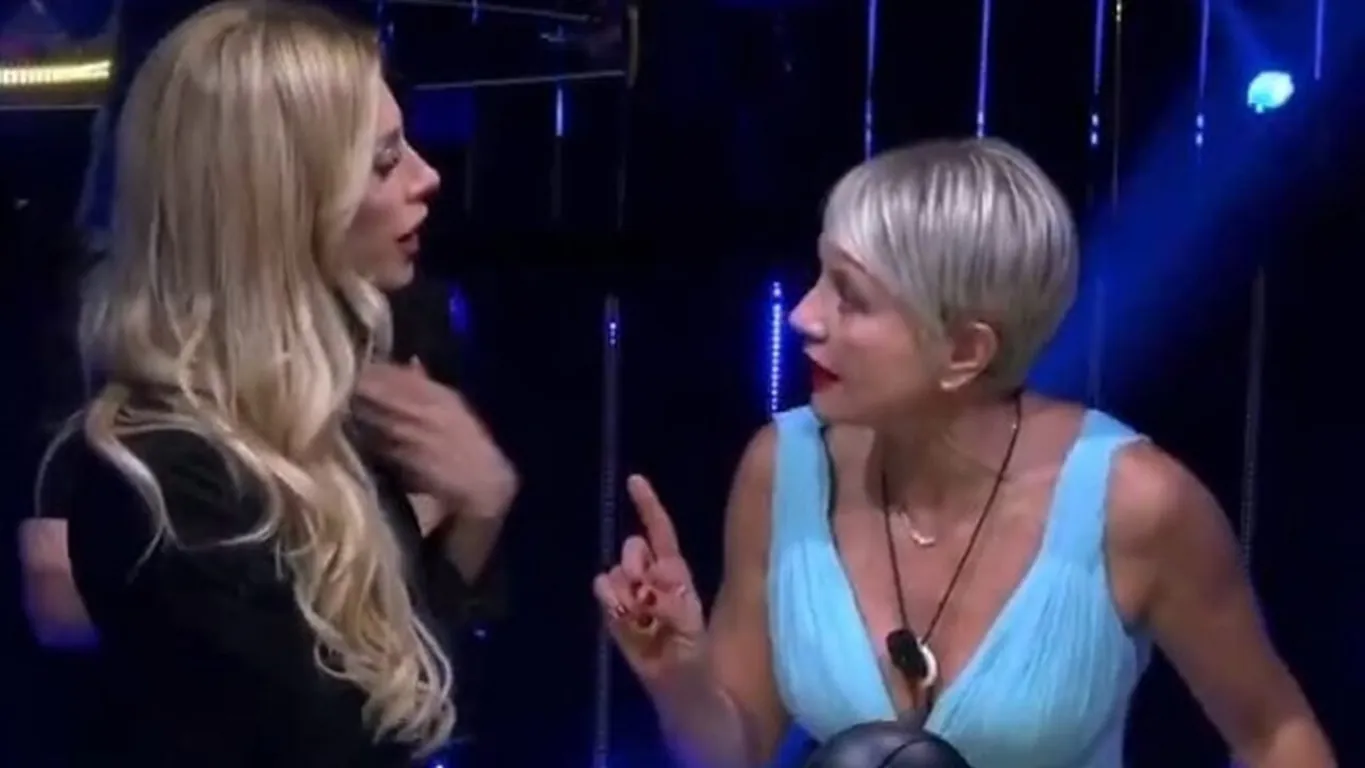 GF Vip, Paola Caruso e Antonella Elia arrivano quasi alle mani: "Viscida schifosa!"