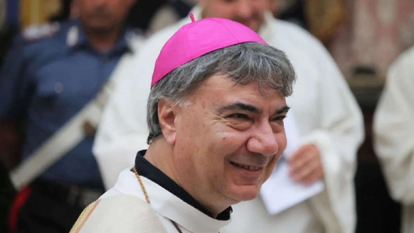 Il cardinale Battaglia in visita a Torre Annunziata per l'immissione del parroco don Alario