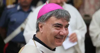 Il cardinale Battaglia in visita a Torre Annunziata per l'immissione del parroco don Alario