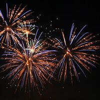 Ischia, fuochi d'artificio colpiscono 7 tra ragazzi e adulti: lievi bruciature