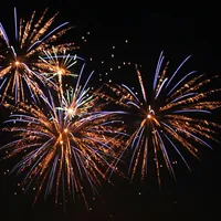 Ischia, fuochi d'artificio colpiscono 7 tra ragazzi e adulti: lievi bruciature