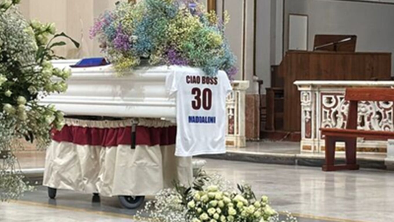 Maddaloni, l'ultimo saluto a Sofia: palloni e lacrime per la 15enne scomparsa