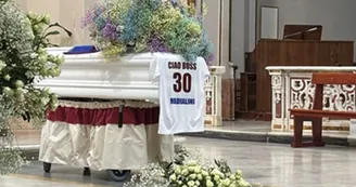 Maddaloni, l'ultimo saluto a Sofia: palloni e lacrime per la 15enne scomparsa