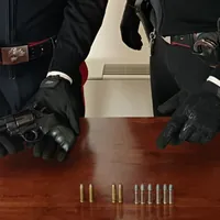 Ercolano, pistola clandestina in auto: arrestato 54enne grazie al cane Rio