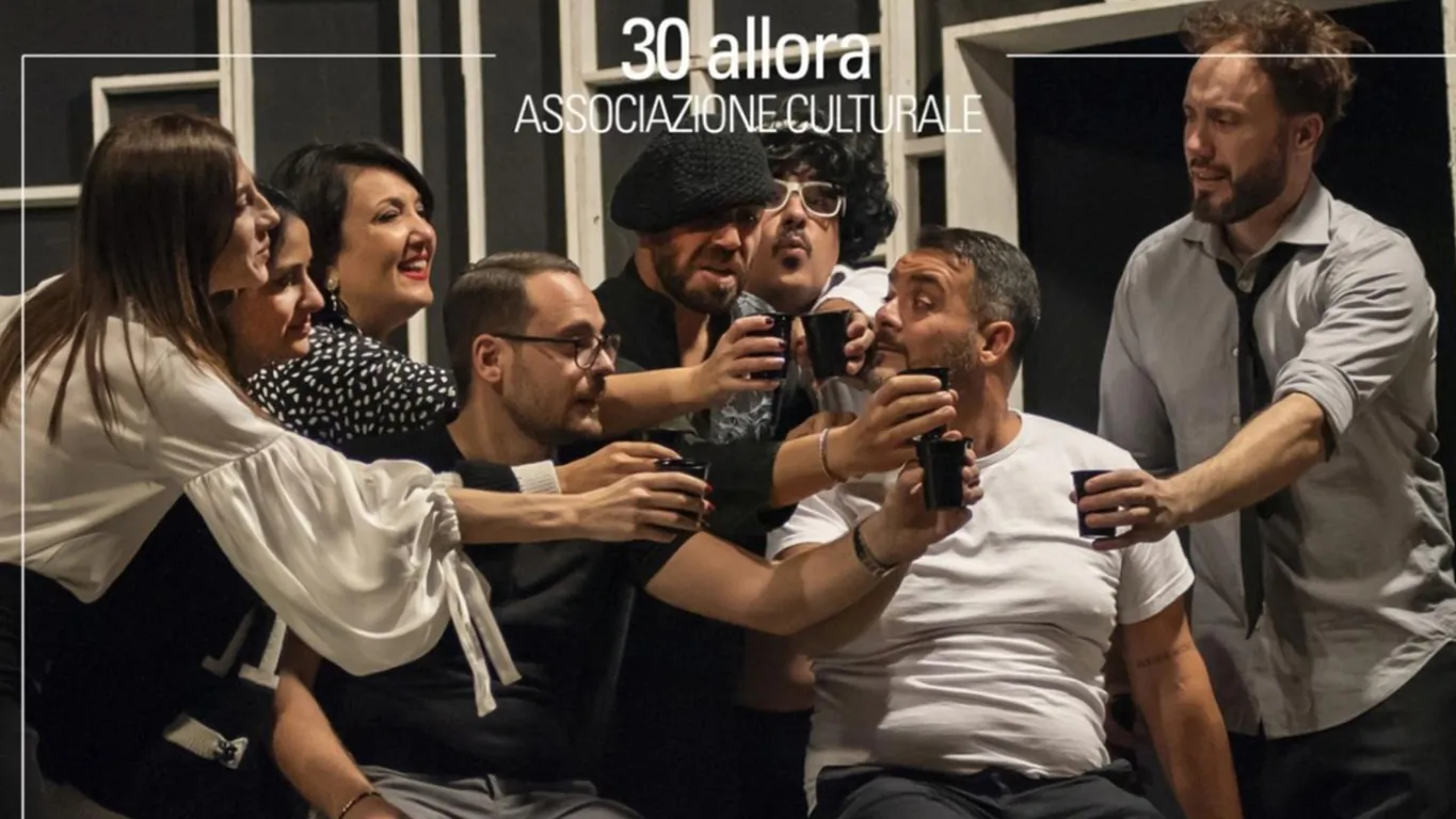 Torre Annunziata – Al Premio Antonio Caso in scena la compagnia “30Allora” con “Matrimoni Sospesi”