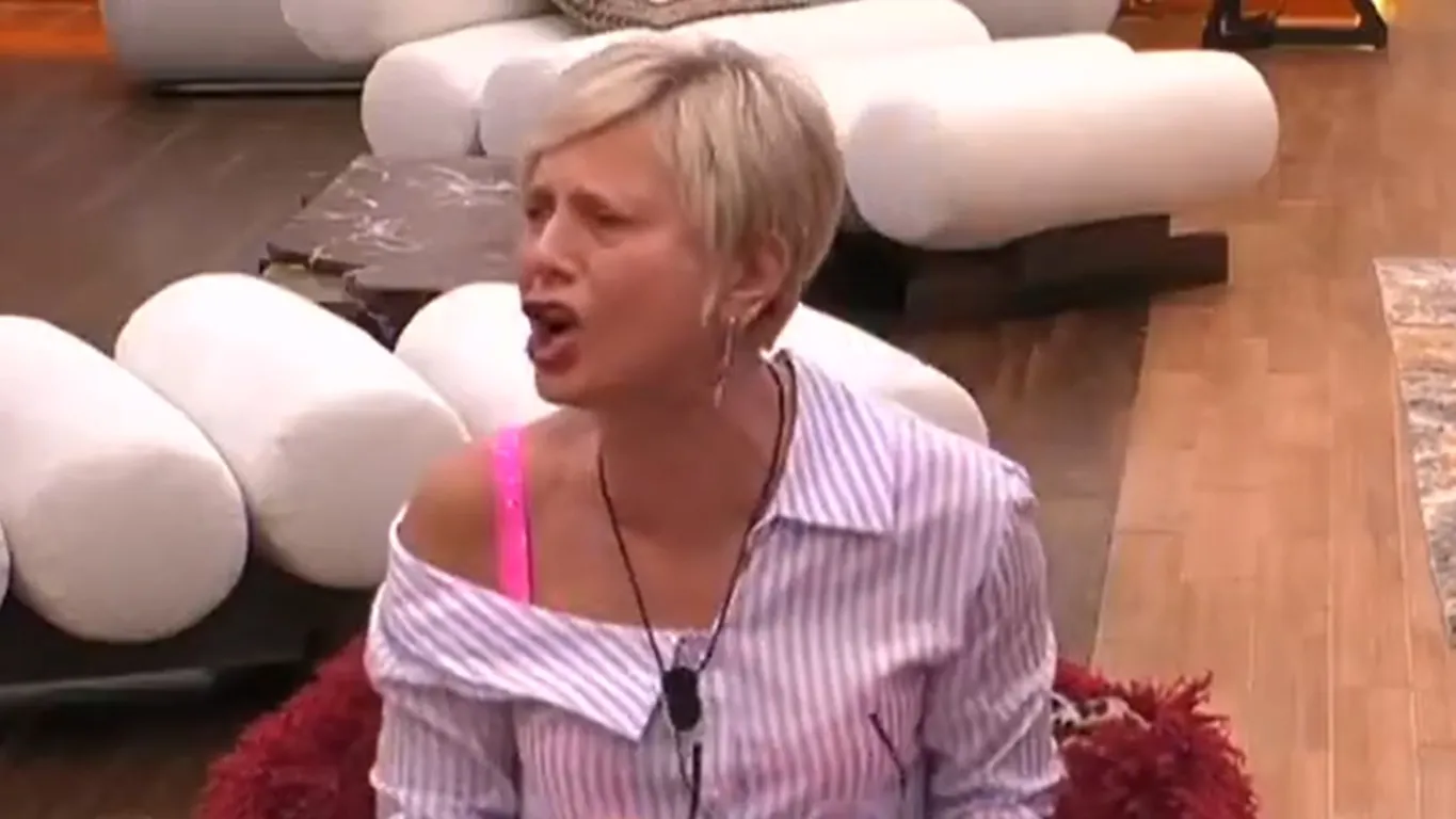 Antonella Elia perde il controllo al GF Vip, nella notte ha chiesto di lasciare la Casa: il retroscena