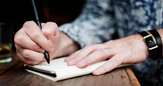 Parkinson, segnali precoci della malattia e come proteggere la salute del cervello: 10 cose da sapere