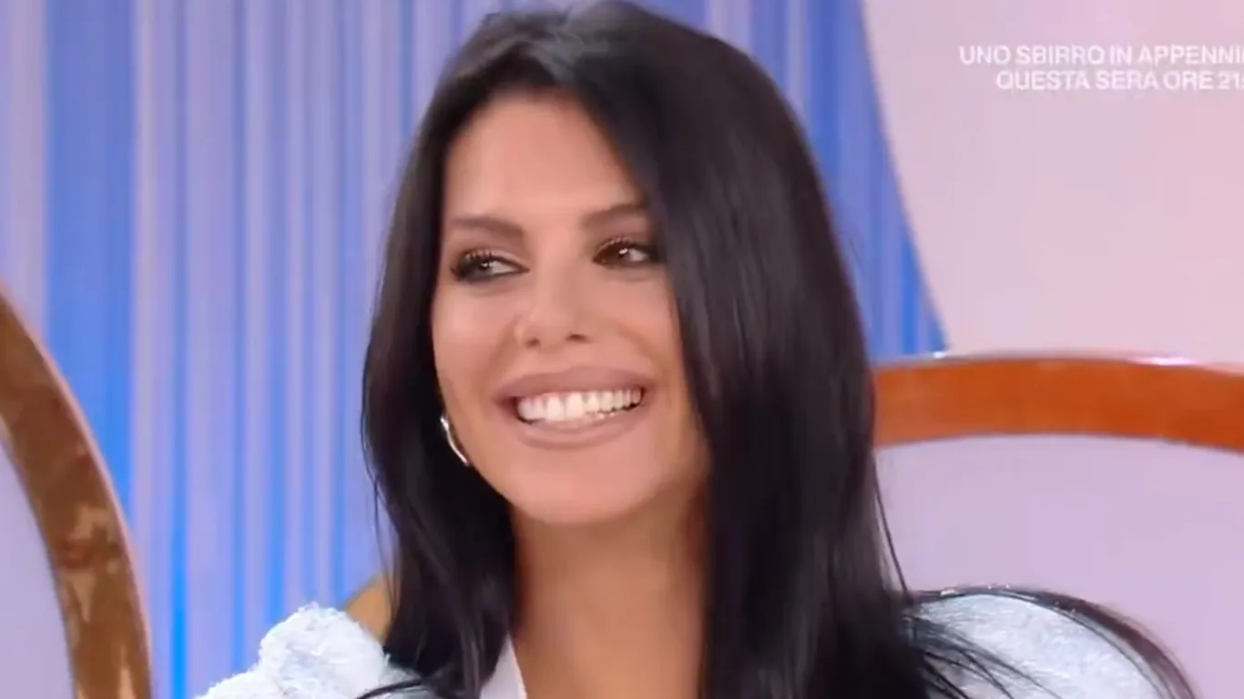 Antonella Fiordelisi: “Mai fatto botox, solo il filler alle labbra. Mia mamma si arrabbiò tantissimo”