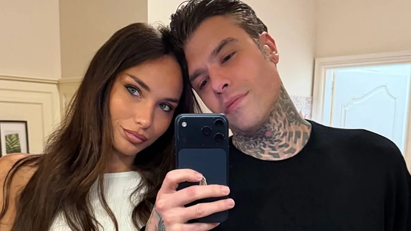 Fedez annuncia la gravidanza di Giulia Honegger: terzo figlio in arrivo per il rapper