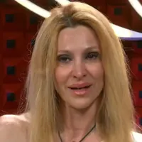 GF Vip, Adriana Volpe in crisi: si chiude in bagno e poi si rivolge al pubblico: "Eliminatemi"