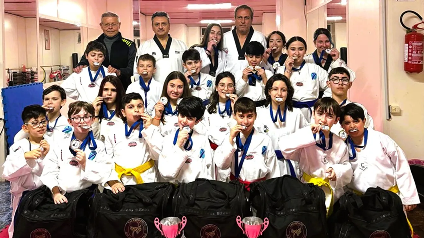 Taekwondo, spettacolo al Pala Wojtyla: pioggia di medaglie per i club vesuviani