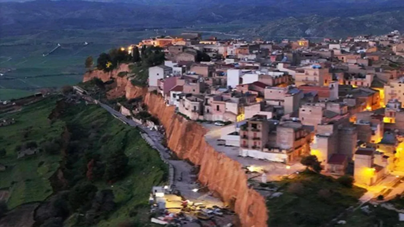 Frana a Niscemi, 13 indagati: ci sono anche Musumeci e Schifani