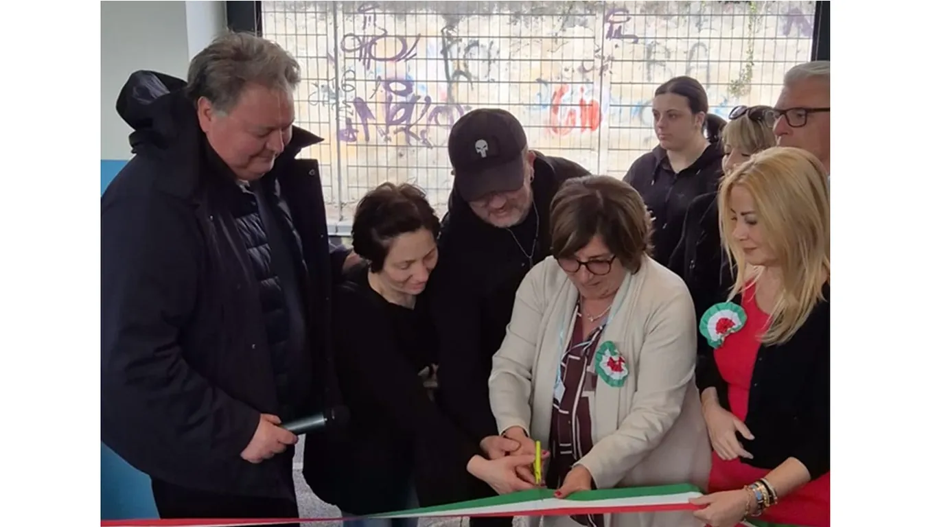 Torre Annunziata, riapre dopo 10 anni la palestra del plesso Siani: dedicata alla piccola Sofia