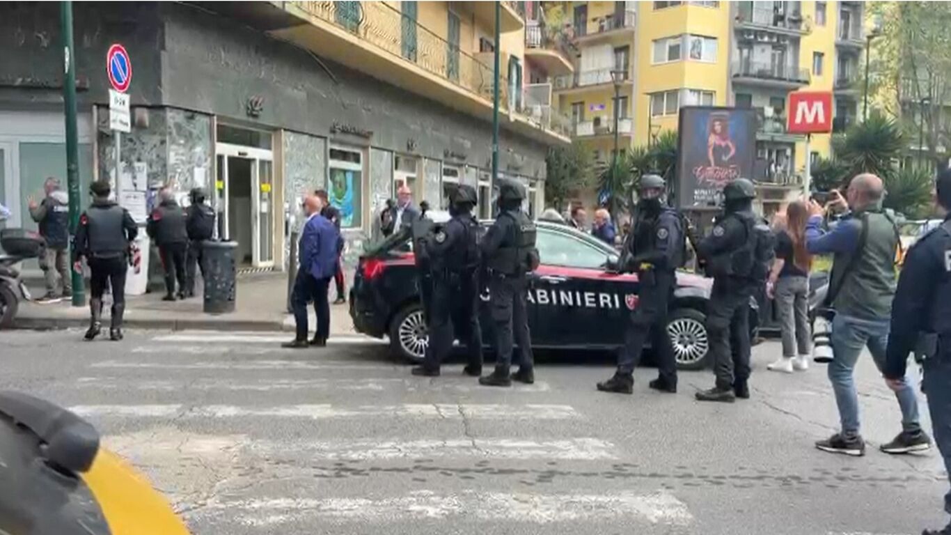 Rapina all'istituto Credit Agricole di piazza Medaglie d'Oro