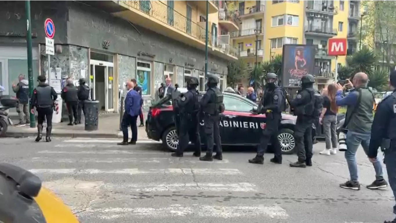 Rapina all'istituto Credit Agricole di piazza Medaglie d'Oro