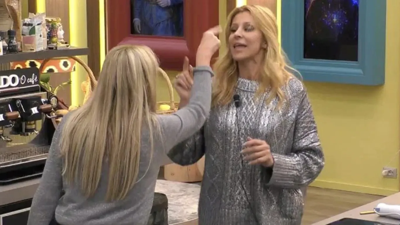 Scontro al vetriolo al GF VIP: Alessandra Mussolini contro Adriana Volpe, volano parole pesanti