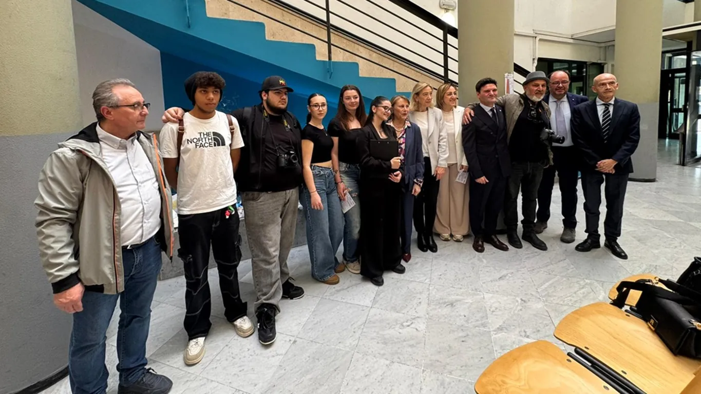 Torre Annunziata, trasformano uno spazio in arte: studenti stupiscono al Palazzo di Giustizia