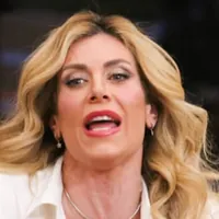 Grande Fratello Vip, Paola Caruso furiosa contro Antonella Elia: insulti choc e minaccia di lasciare la casa