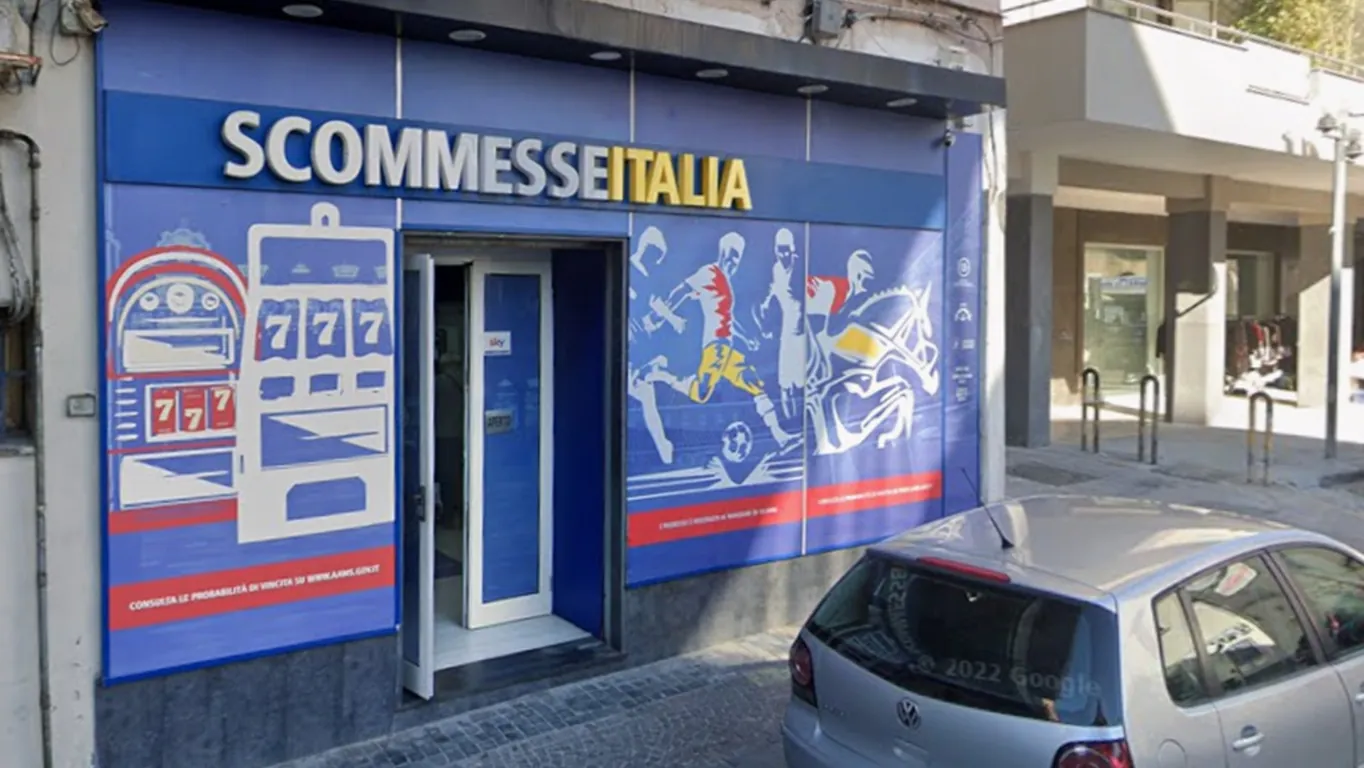 Torre Annunziata, rapina in pieno pomeriggio nella sala scommesse di via Alfani