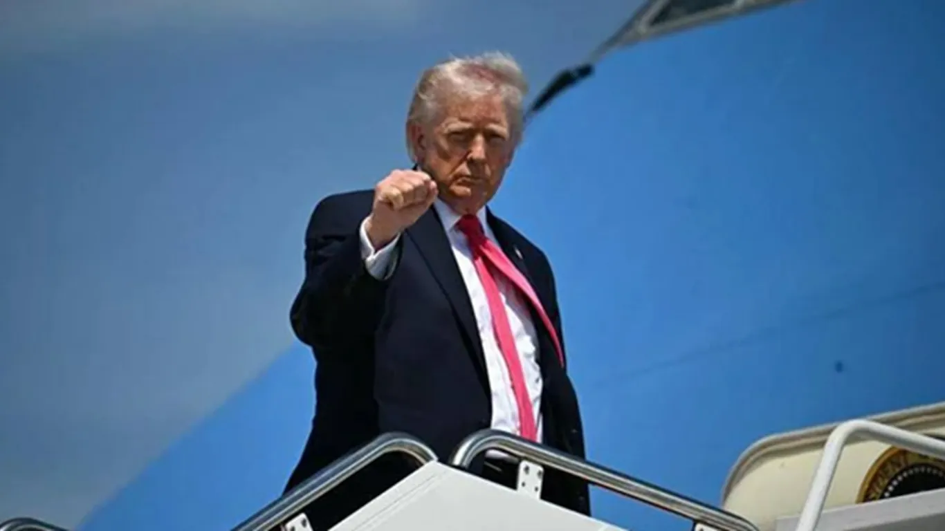 Iran-Usa, negoziati in bilico. Trump: "Accordo o distruggo tutto". Colpita e bloccata nave di Teheran