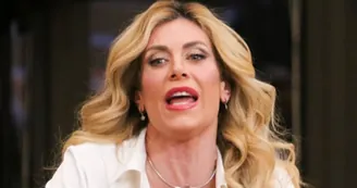 GF Vip, spunta un retroscena su Paola Caruso: "Tre persone per bloccarla, ha gridato tutta notte"