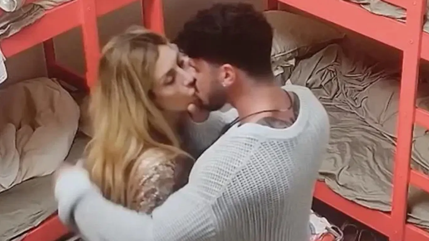 GF Vip, Paola Caruso: a The Fifty Italia il bacio con Giancarlo Danto