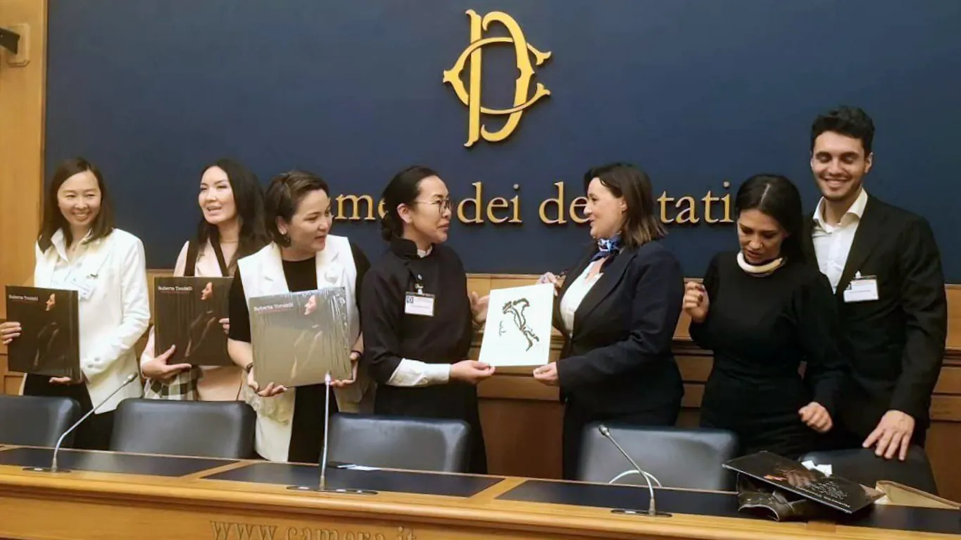 “Sussurrando” a Montecitorio, la canzone napoletana diventa memoria viva