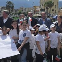 A Torre Annunziata gli studenti piantano alberi: ambiente e legalità guardano al futuro