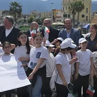 A Torre Annunziata gli studenti piantano alberi: ambiente e legalità guardano al futuro