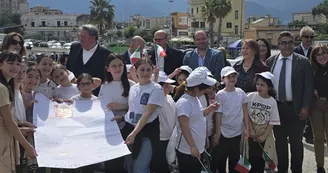 A Torre Annunziata gli studenti piantano alberi: ambiente e legalità guardano al futuro