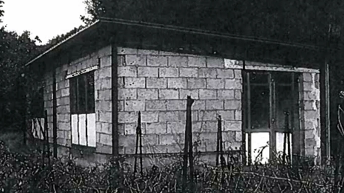 Abusivismo edilizio, demolito manufatto a Vico Equense su ordine della Procura