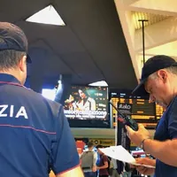 Napoli Centrale, controlli rafforzati: tre arresti tra violenza, droga e disordini