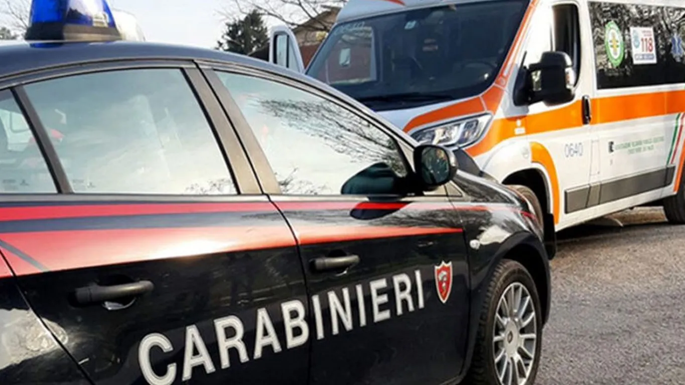 Dramma nel Napoletano: auto senza freno a mano schiaccia un uomo contro un muro