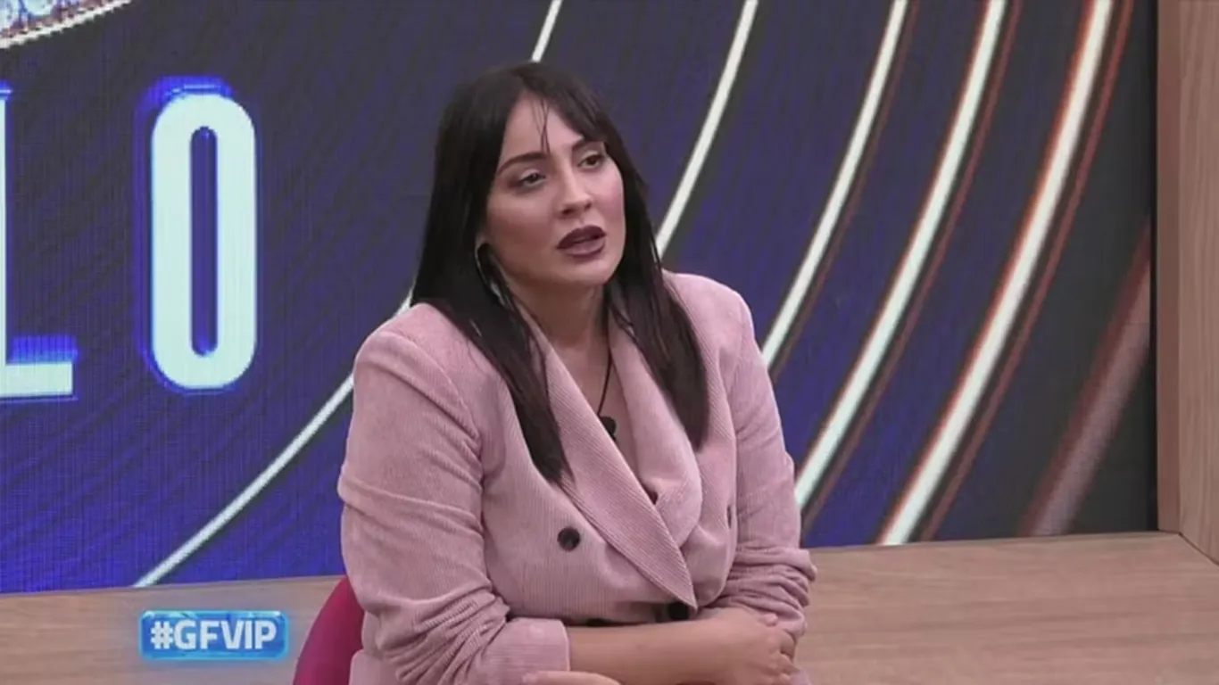 Francesca Manzini spiazza al GF Vip: “Non posso parlarne”, il mistero del fidanzato famoso