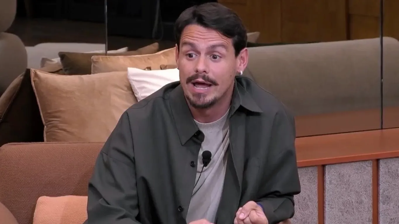 “Renato è fluido”, la rivelazione di Adriana Volpe al Grande Fratello Vip e le reazioni dei concorrenti