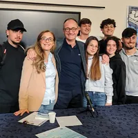 Torre Annunziata – I liceali del Pitagora-Croce: «Occorre tuffarsi nel mare dell'impegno sociale»