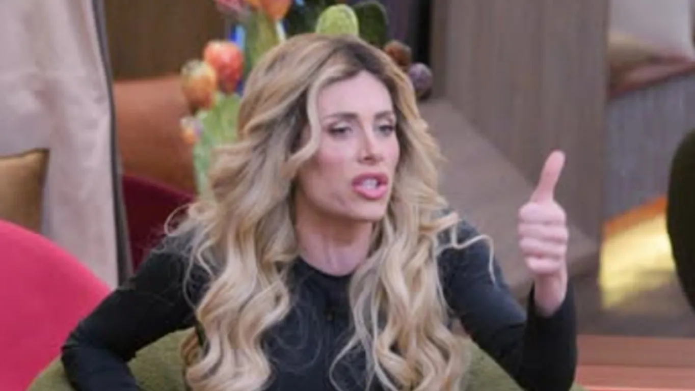 GF Vip, Paola Caruso fa una rivelazione shock sugli autori: "Ecco cosa mi hanno detto di fare"