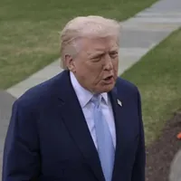 Trump boccia la proposta dell'Iran, Hormuz resta chiuso: "Teheran sta per crollare"