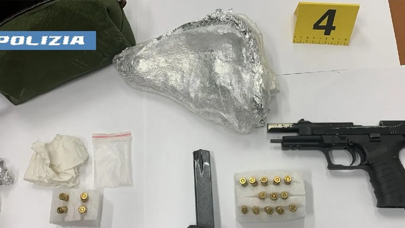 Castellammare, maxi blitz della Polizia tra Cicerone e Savorito: sequestrate armi e droga