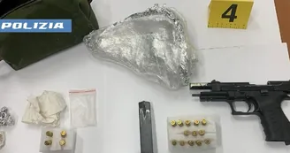 Castellammare, maxi blitz della Polizia tra Cicerone e Savorito: sequestrate armi e droga