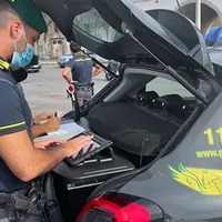 Torre Annunziata, fermato con cocaina sullo scooter: la Finanza scopre in casa materiale per lo spaccio