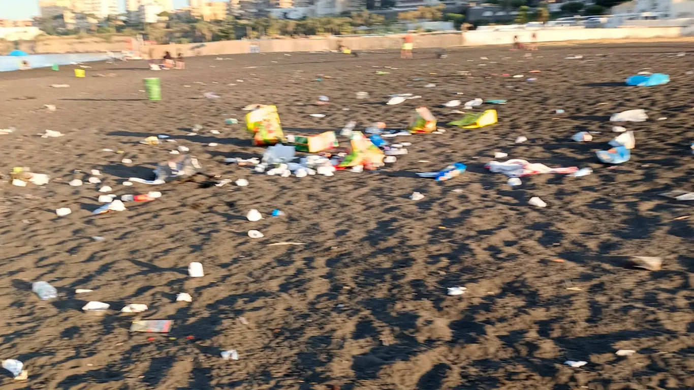 Torre Annunziata, spiagge sporche e lidi chiusi: cresce il malcontento dei cittadini