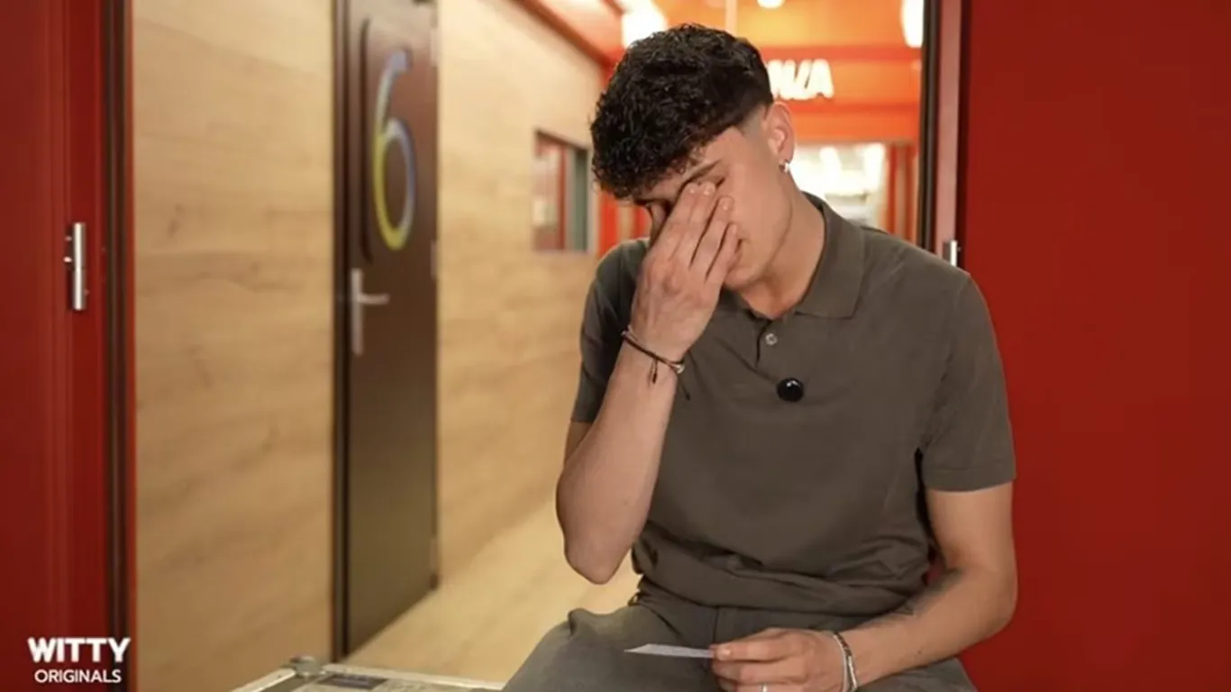 Amici 25, Riccardo Stimolo in lacrime dopo l'eliminazione: "Nessuna proposta, torno a fare l'elettricista"